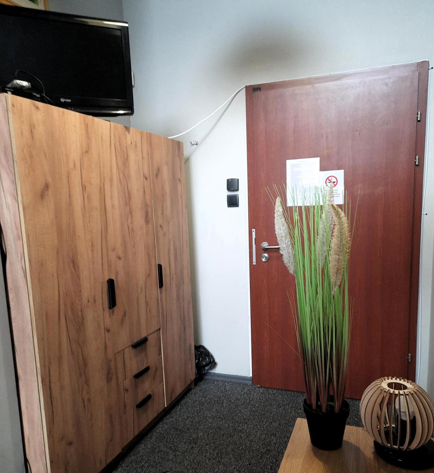 Go Hostel Rewolucji Lodz  Luaran gambar