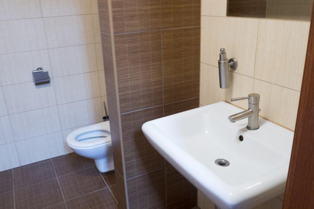 Go Hostel Rewolucji Lodz  Luaran gambar